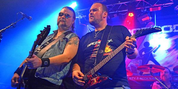 Grobrock auf der Bühen in Marias Ballroom. Foto: Tom Jewutis Heiss wie die Hölle: Grobrock stellte erste CD im Ballroom vor