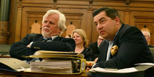 Was will Uwe Schneider (rechts)? Den CDU-Kreisvorsitzenden Ralf-Dieter Fischer ablösen? Foto: mag Bezirksversammlung: SPD und CDU halten gegen Opposition zusammen