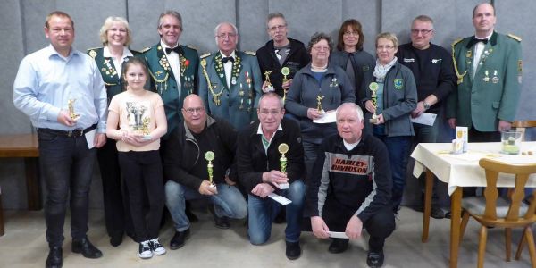Gruppenfoto der Sieger des "Großen Preis- und Pokalschießen 2018" beim SV Eißendorf. Foto: privat Eißendorfer Preisschießen: 233 Schützen kämpften ums Preisgeld