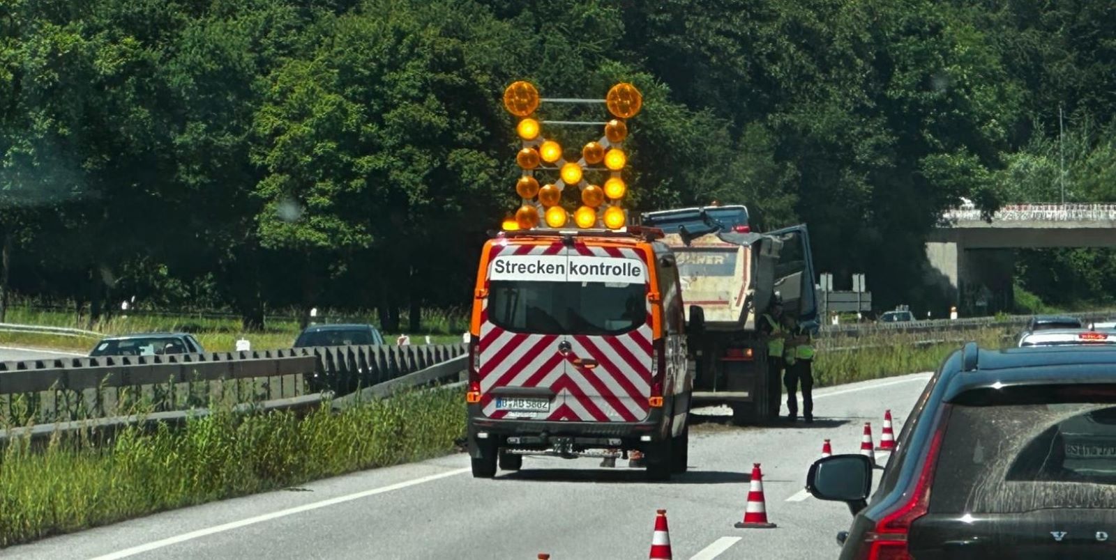 Die A7 wird ab sofort zwischen dem Rastplatz Harburger Berge und der Anschlussstelle Marmstorf in Fahrtrichtung Norden auf einen Fahrstreifen verengt. Foto: Lenthe-Medien