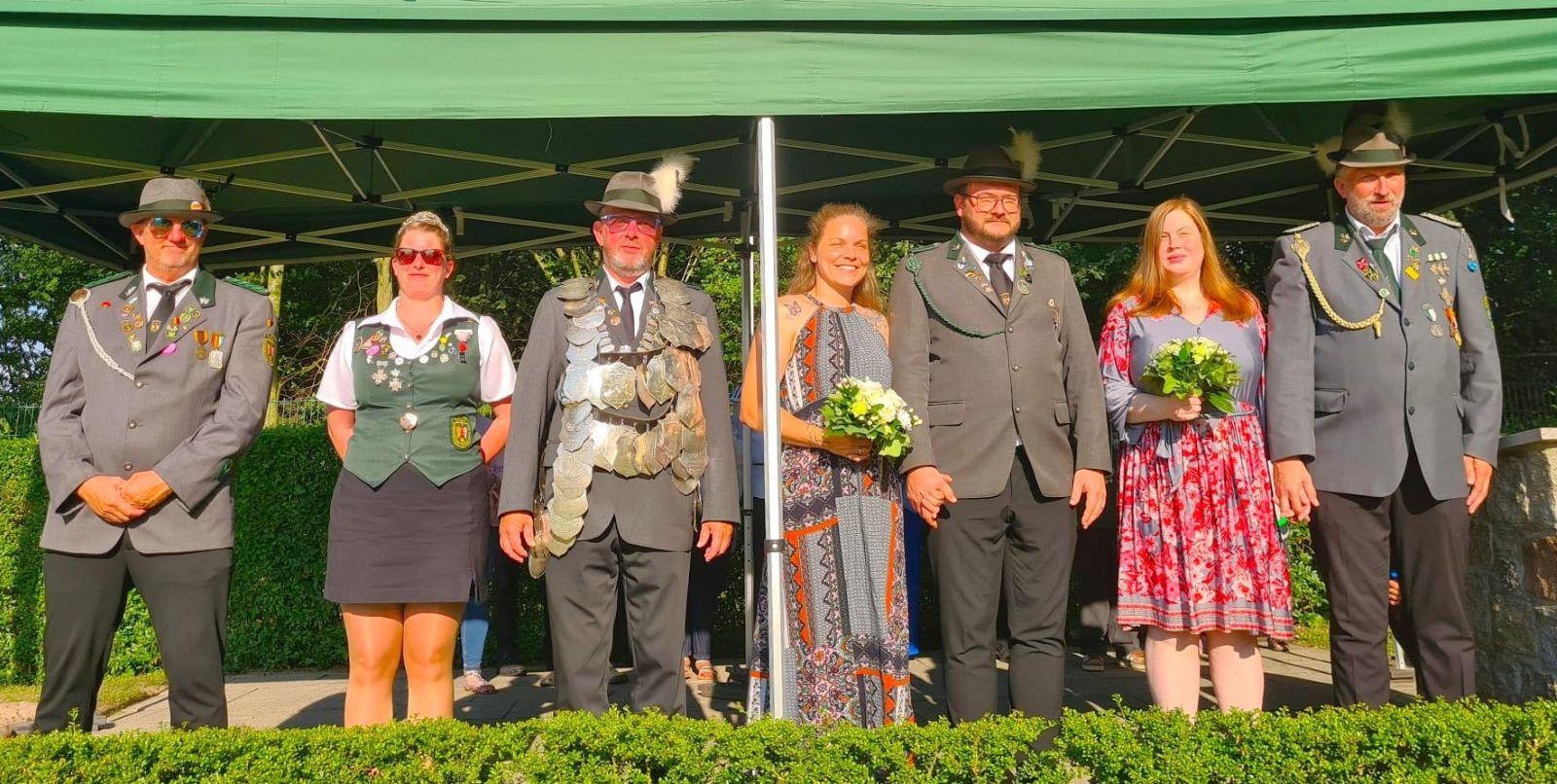 Die Elstorfer Königscrew: Jörg Buchholz (von links), Laufey Ösp Grünhagen, Frank Westphal, Anita und Torsten Kohnert, Jennifer Lehmann und Malte Holst). Foto: SV Elstorf