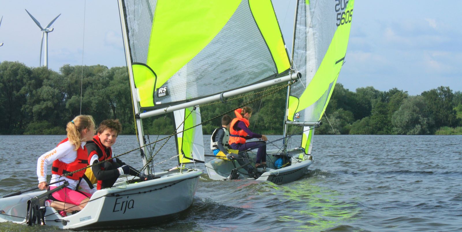In dSommerferien ist die Segelvereinigung Sinstorf wieder beim Hamburger Ferienpass dabei und bietet Kindern und Jugendlichen die Möglichkeit, den Segelsport kennenzulernen. Foto:  SVGS