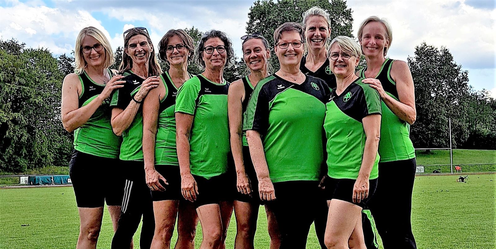 Das HNT-Team mit Silke Hennings (v.l.), Anja Schönemann, Regina Reefschläger, Birgid Mathies, Birte Völkner, Regine Paul, Sandra Meyer-Lindloff, Anja Nitsch und Sabine Frommann. Foto: privat/HNT