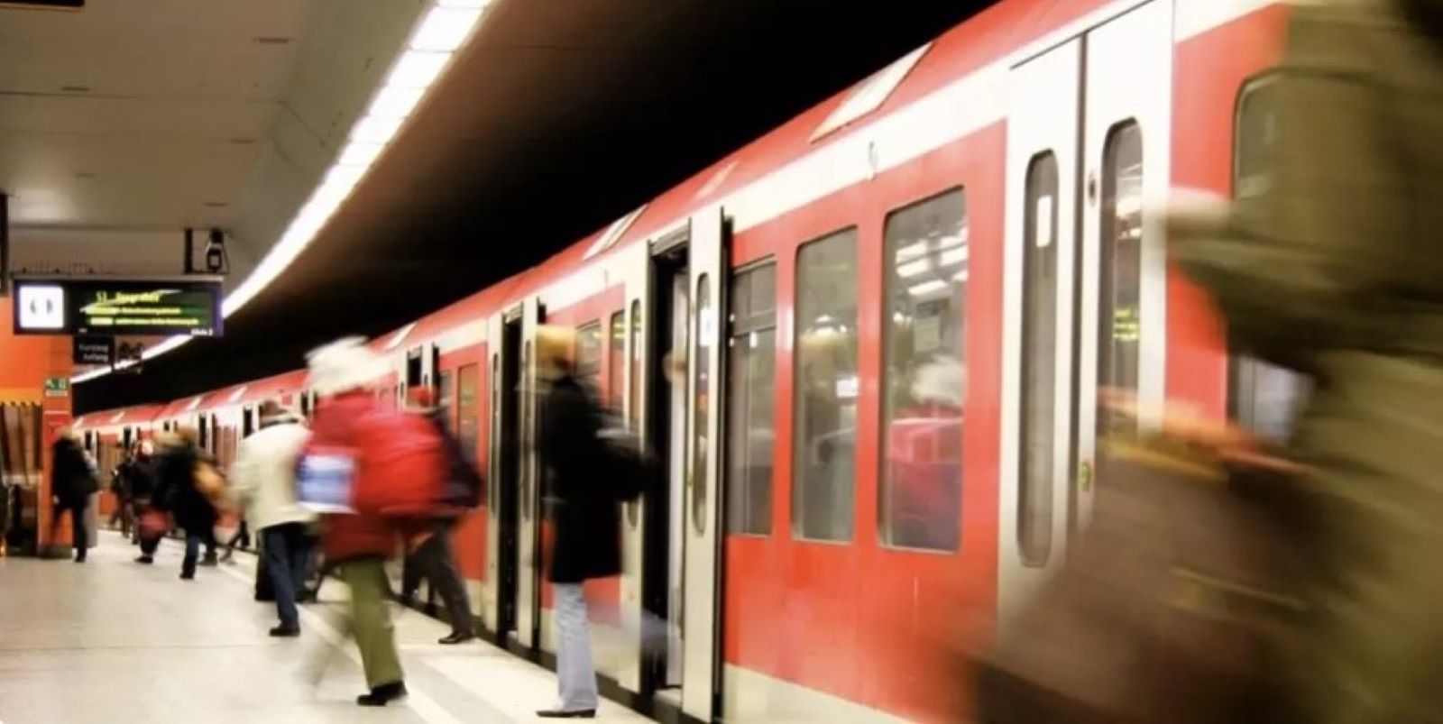 Ein pöbelnder Mann im Bahnhof Harburg Rathaus wurde per Haftbefehl gesucht. Foto: Christian Bittcher