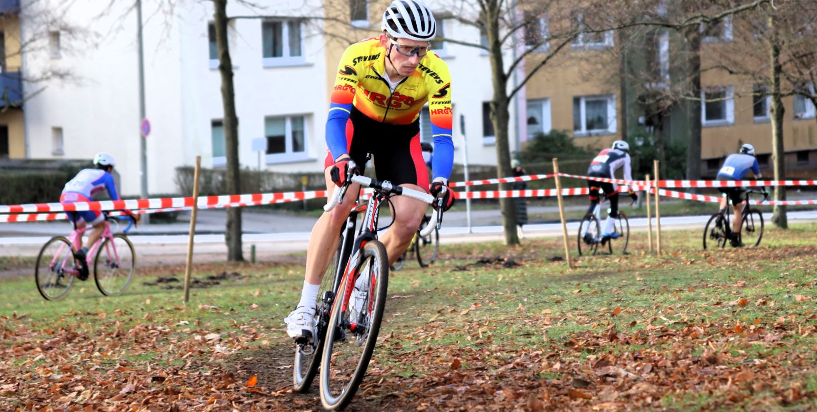 Erfolgreicher Rennfahrer: Philipp Plambeck  - hier beim Weihnchtscross - ist neuer Vorsitzender der HRG. Foto: Christian Bittcher