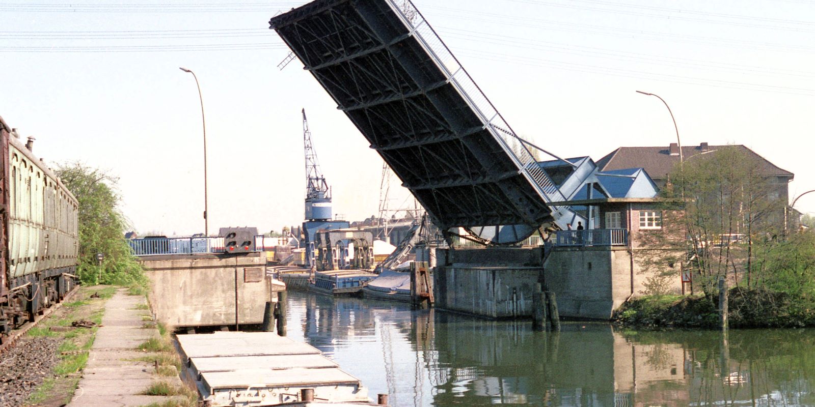 Tage der Industriekultur am Wasser: Rundgang durch den Harburger Hafen