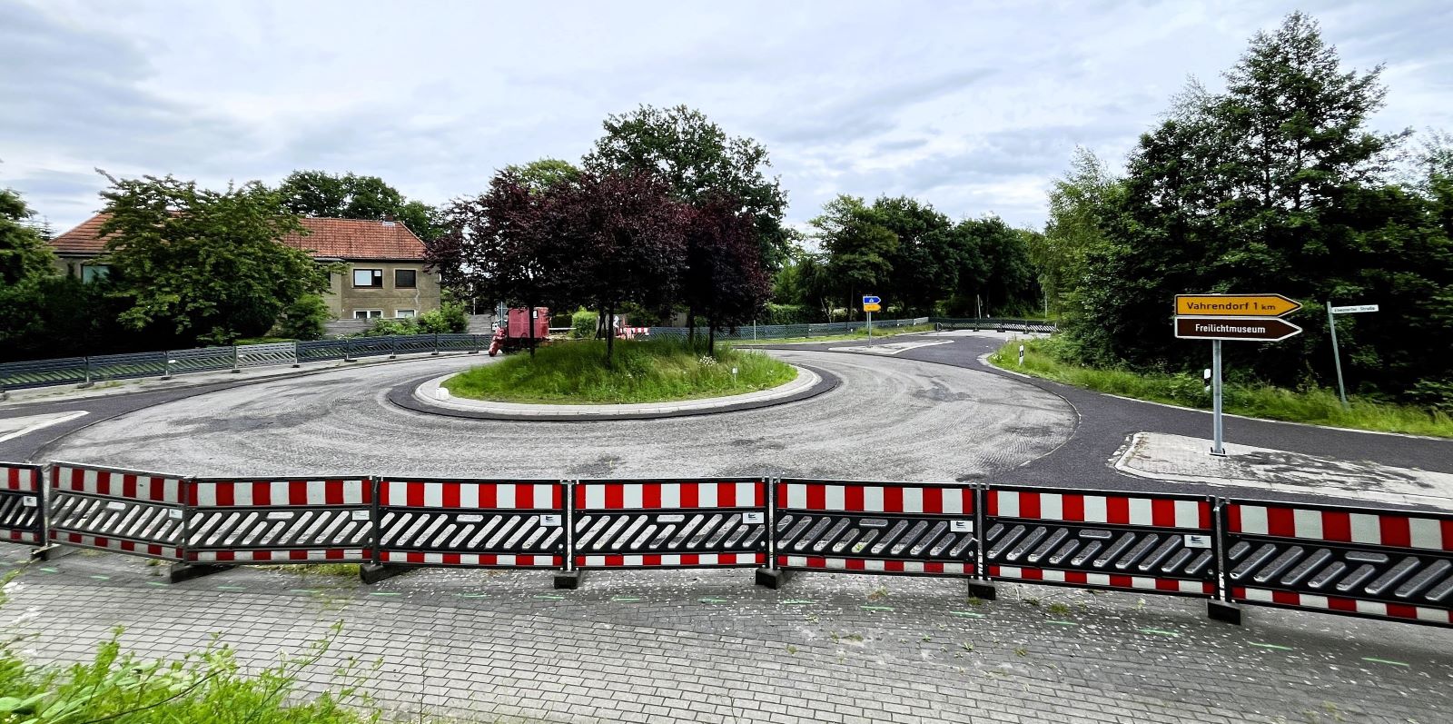 Der Kreisel in Ehestorf ist derzeit gesperrt und wird saniert.