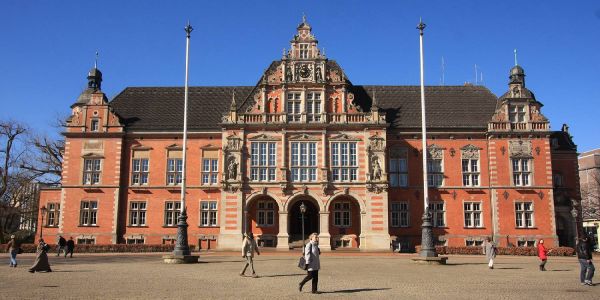 Noch ist offen, wer den Platz von Thomas Völsch im Rathaus einnimmt. Foto: André Zand-Vakili Nachfolge für Bezirksamtsleiter: Große Koalition lässt sich Zeit