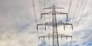 Bagger beschädigt Kabel: Stromausfälle in Neuland, Heimfeld und Eißendorf