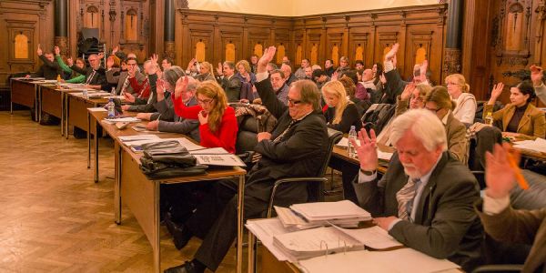 Harburgs Bezirksversammlung soll nicht gefilmt werden. Foto: André Zand-Vakili Harburgs Bezirkspolitiker: Wie ein scheues Reh oder unprofessionell?