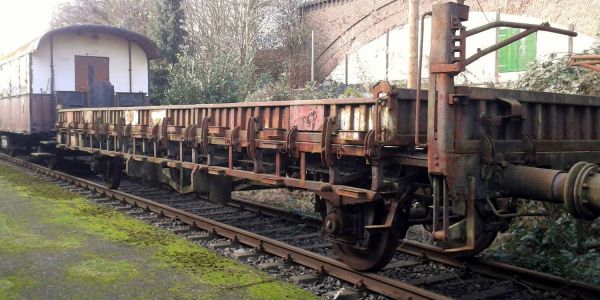 Neuzugang im Museumshafen:  Dritter Waggon wird aufgestellt