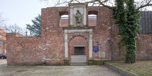 Der Zugang zur Dreifaltigkeitskirche von der Neuen Straße aus. Foto: André Zand-Vakili Dreifaltigkeitskirche in der Neuen Straße soll Kindergarten werden