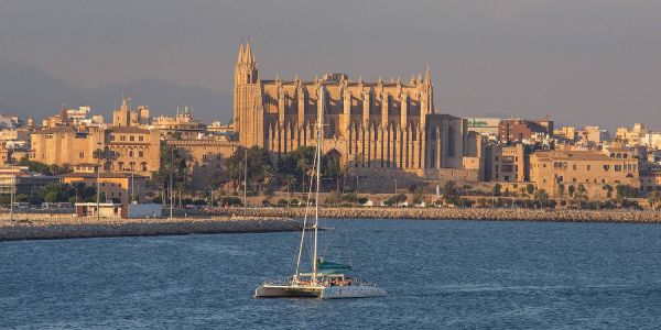 Die Kathedrale der Heiligen Maria in Palma. Foto: André Zand-Vakili Auswandern ins Warme: Mallorca