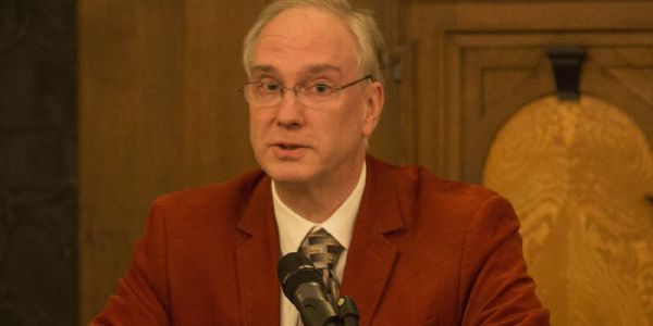 Ulf Bischoff in der Bezirksversammlung. Foto: André Zand-Vakili AfD-Fraktionsvorsitzender Bischoff erlitt einen Herzinfarkt