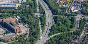 Harburg: Frau von drei Autos überrollt und getötet