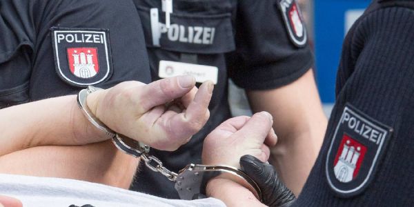 Foto: André Zand-Vakili Zielfahnder spüren gesuchten Messerstecher in Rönneburg auf