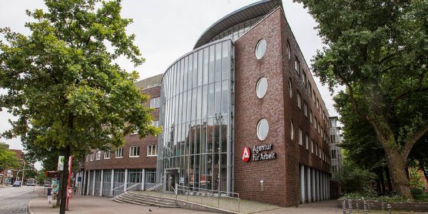 Die Agentur für Arbeit am Harburger Ring. Foto: Andre Zand-Vakili Harburg: Arbeitsmarkt entwickelt sich auch zum Sommeranfang gut