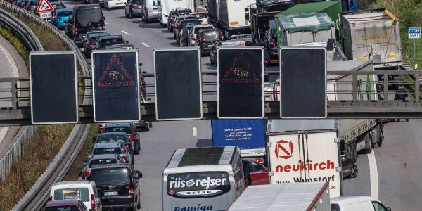 ADAC warnt: Staugefahr auf A1 und A7 wegen Ferienbeginn am Wochenende
