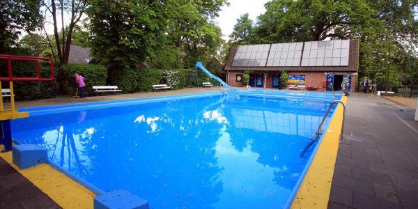 Das Freibad Neugraben. Foto: André Zand-Vakili Freibad Neugraben: Bezirk zahlt für jeden Schwimmer 25,48 Euro