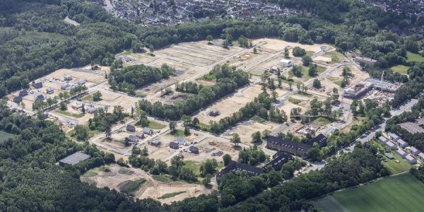 Das Neubaugebiet in Fischbek. Erste Häuser und größere Gebäude sind bereits in Bau. Foto: André Zand-Vakili Kein Investor für Gewerbe in Fischbek: Jetzt kommen Seniorenwohnungen