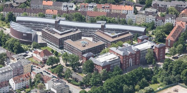 Die Technische Universität in Harburg mit dem Hauptgebäude in der ehemaligen Pionierkaserne. Foto: Andre Zand-Vakili Hamburger Grünen-Fraktionschef sieht für Harburg "reizvolle Perspektiven"