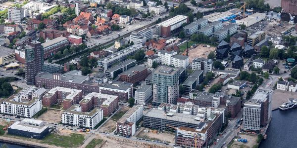 Der Binnenhafen steht für den Wirtschaftsstandort Harburg. Foto: Andre Zand-Vakili Die Wirtschaft in Harburg ist weiter im Aufwärtstrend