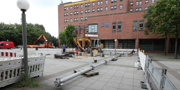 Kunstwerk Neonstele mit Spiegel am Neuländer Platz wurde abgebaut 