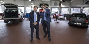 Blick in die Ausbildungsbetriebe: Hakverdi auf Tingeltour im Wahlbezirk