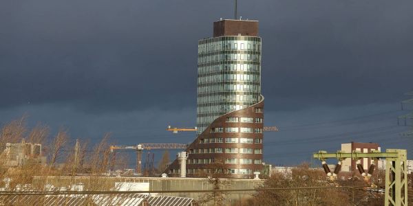 Der Channeltower in Harburg. Foto: André Zand-Vakili Harburger Büros: Welche Rechte und Pflichten haben Vermieter in Sachen Nebenkosten?