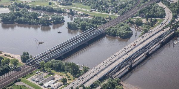 Die Brücken über die Süderelbe. Links die Banhbrücke. Foto: André Zand-Vakili Bahnbrücke über die Süderelbe ist marode und muss ersetzt werden