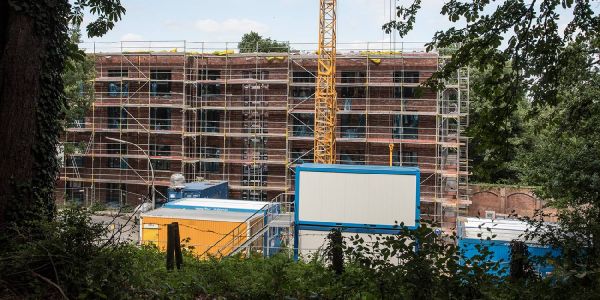 Eine der aktuellen Baustellen, hier nahe der Seehafenbrücke. Foto: André Zand-Vakili Neubau