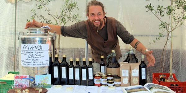 Corona zum Trotz: Olivenöl-Mann kommt auf den Wochenmarkt