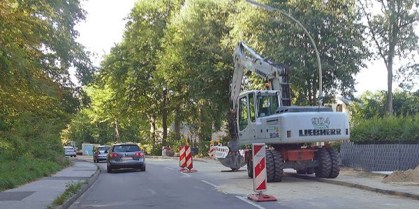 Der Ehestorfer Heuweg. Eigentlich sollte es bei einer halbseitigen Sperrung bleiben. Foto: mag Verzögerungen und neue Regeln: Ehestorfer Heuweg bald voll gesperrt