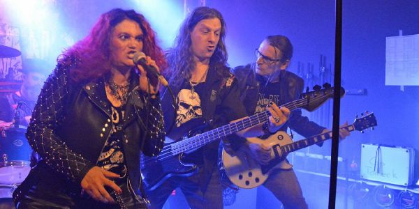 Hart und halbhart: Zwei Gigs zogen am Wochenende die Fans