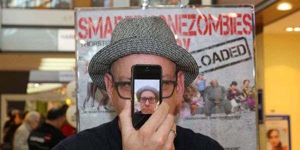 "Smartphonezombies": Ausstellung von Thorsten Kirsch in den Arcaden