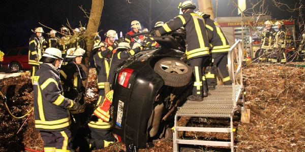 16 Jahriger Verursacht Schweren Unfall Bei Flucht Vor Der Polizei Harburg Aktuell De