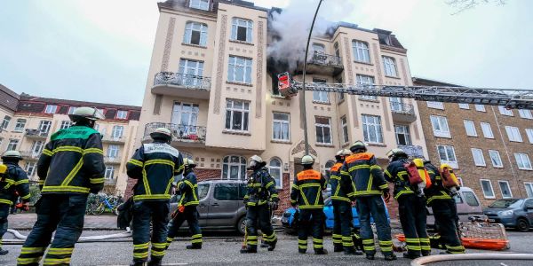 Feuer in einem Wohnhaus im 3 OG in der Breitenfelder Strasse
