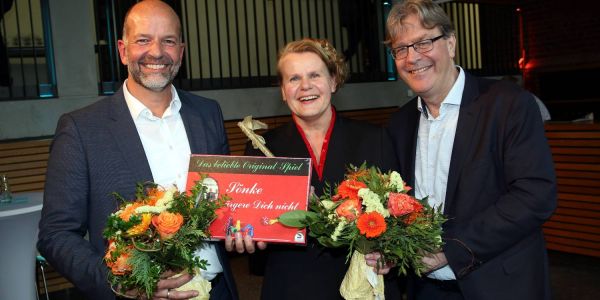 Übergabe Vizepräsidentenamt Lehre: Sönke Knutzen (v.l), Kerstin Kuchta und Ed Brinksma. Foto: Christian Bittcher Zum ersten Mal eine Frau: Kerstin Kuchta neue Vizepräsidentin der TUHH