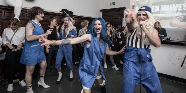 Real Housewives of Neukölln transgendern den Bahnhofs-Kunstverein