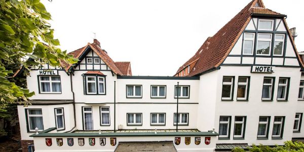 Gut zu erkennen. Das Haupthaus des Kleinen Hotel Heimfeld besteht aus zwei verbundenen Villen. Foto: André Zand-Vakili Kleines Hotel Heimfeld: Nach Renovierung sind die Gäste wieder da