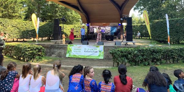 Viele Besucher bei "Sommer im Park": Freilichtbühne hat sich bewährt