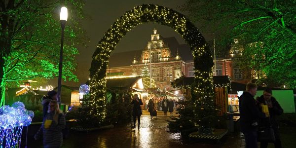 Der Weihnachtsmarkt auf dem Rathausplatz gilt als eine der besten Veranstaltungen in Harburg. Foto: André Zand-Vakili Weihnachtsmarkt