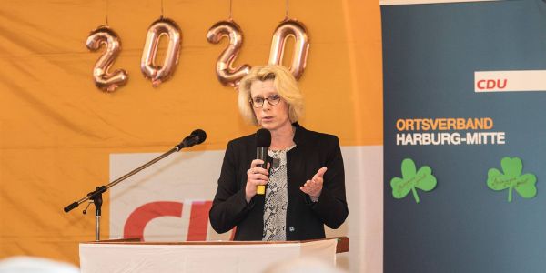 Gastgeberin Birgit Stöver beim Jahresempfang. Foto: André Zand-Vakili Neujahresempfang VDU