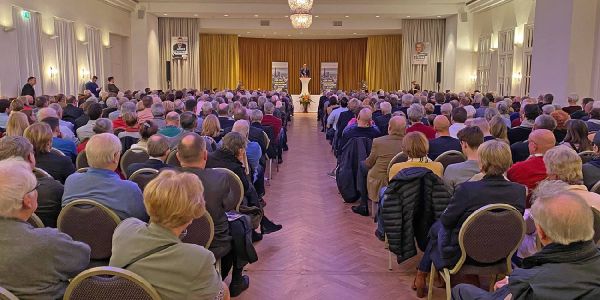 Der voll besetzte Saal beim Auftritt von Friedrich Merz. Foto: André Zand-Vakili Friedrich Merz in Heimfeld: Ein Sauerländer erfreut die Basis der CDU