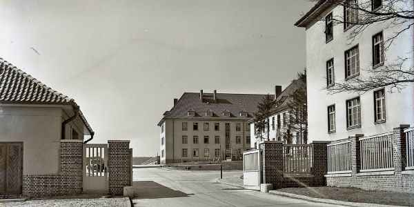 Das Krankenhaus Harburg: Historische Bilder aus der Zeit als Kaserne