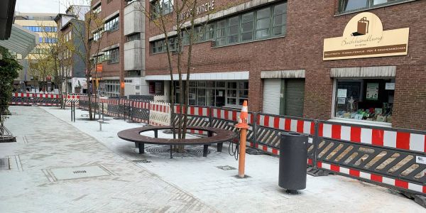 High-Tech-Beete, Spielgeräte und Belag: So sieht die Hölertwiete nach dem Umbau aus. Foto: Christian Bittcher High-Tech-Beete, Spielgeräte und Belag: Das ist die neue Hölertwiete