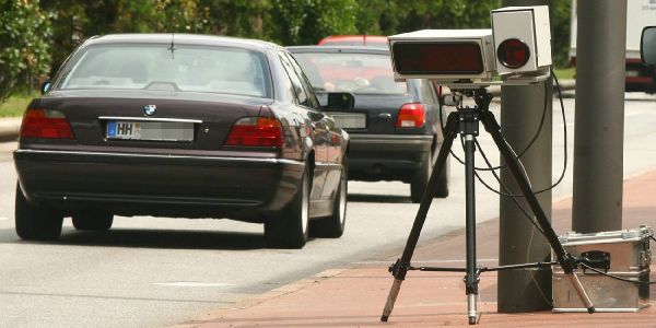 Kennzeichenscanner werden von der Polizei eingesetzt, um zur Fahndung ausgeschriebene Kennezichen zu erkennen. Foto: André Zand-Vakili Kennzeichen vom Auto gestohlen: Darauf muss man achten
