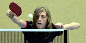 Tischtennis-Bezirksliga: 12-Jährigem gelingt Überraschungs-Sieg