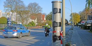 Blitzer an der Cuxhavener Straße (B73) mit schwarzer Farbe besprüht 