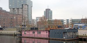 Gunter Gabriels Hausboot - Eine schwimmende "Perle" liegt am Kanalplatz